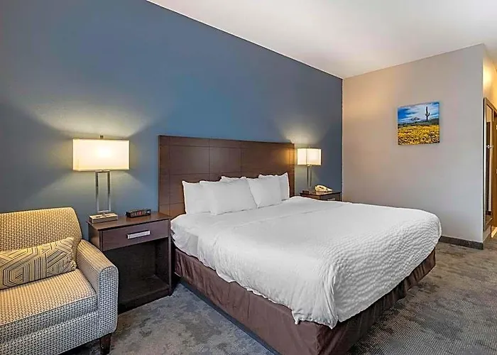 Clarion I-40 Route 66 Inn 4*