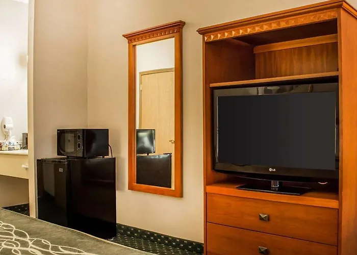 Clarion I-40 Route 66 Inn 4*